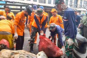 Satgas sampah Kodim 0506/Tangerang bergerak bersama elemen masyarakat