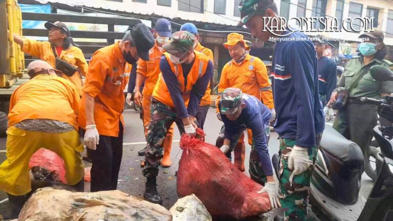 Satgas sampah Kodim 0506/Tangerang bergerak bersama elemen masyarakat