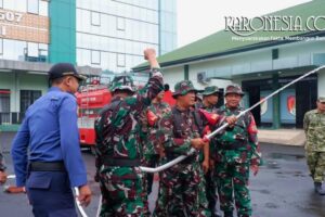 Babinsa Kodim 0507 Bekasi mengikuti latihan teknis pemadam kebakaran