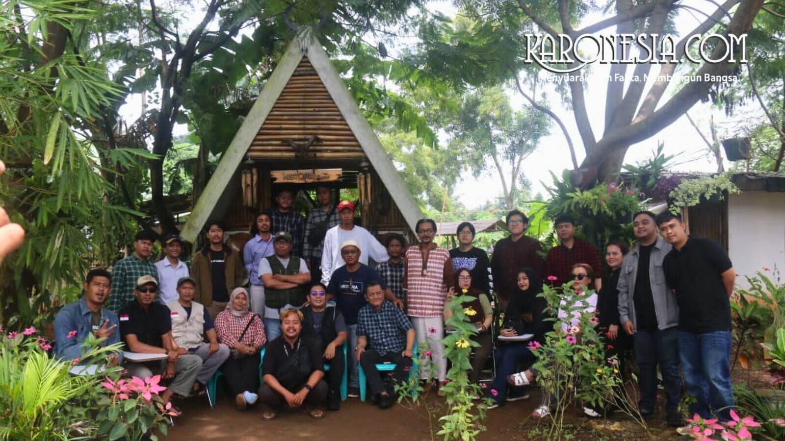 Camat Serpong Syaiffudin foto bersama dalam forum diskusi publik Ngonseb HISTORIA The Series Part.9 di Pamulang