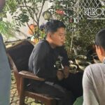 Petugas Satgas SIRI Kejaksaan Agung mengamankan buronan kasus tindak pidana pemilu di Bekasi.