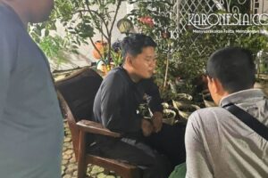 Petugas Satgas SIRI Kejaksaan Agung mengamankan buronan kasus tindak pidana pemilu di Bekasi.