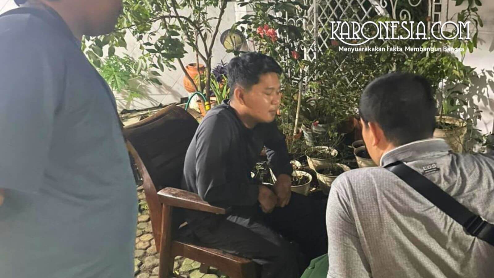 Petugas Satgas SIRI Kejaksaan Agung mengamankan buronan kasus tindak pidana pemilu di Bekasi.