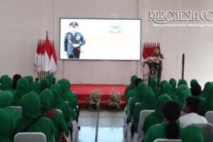 Dandim 0506 Tangerang Kolonel Inf Ary Sutrisno memimpin pertemuan gabungan Persit KCK di Aula Kodim 0506