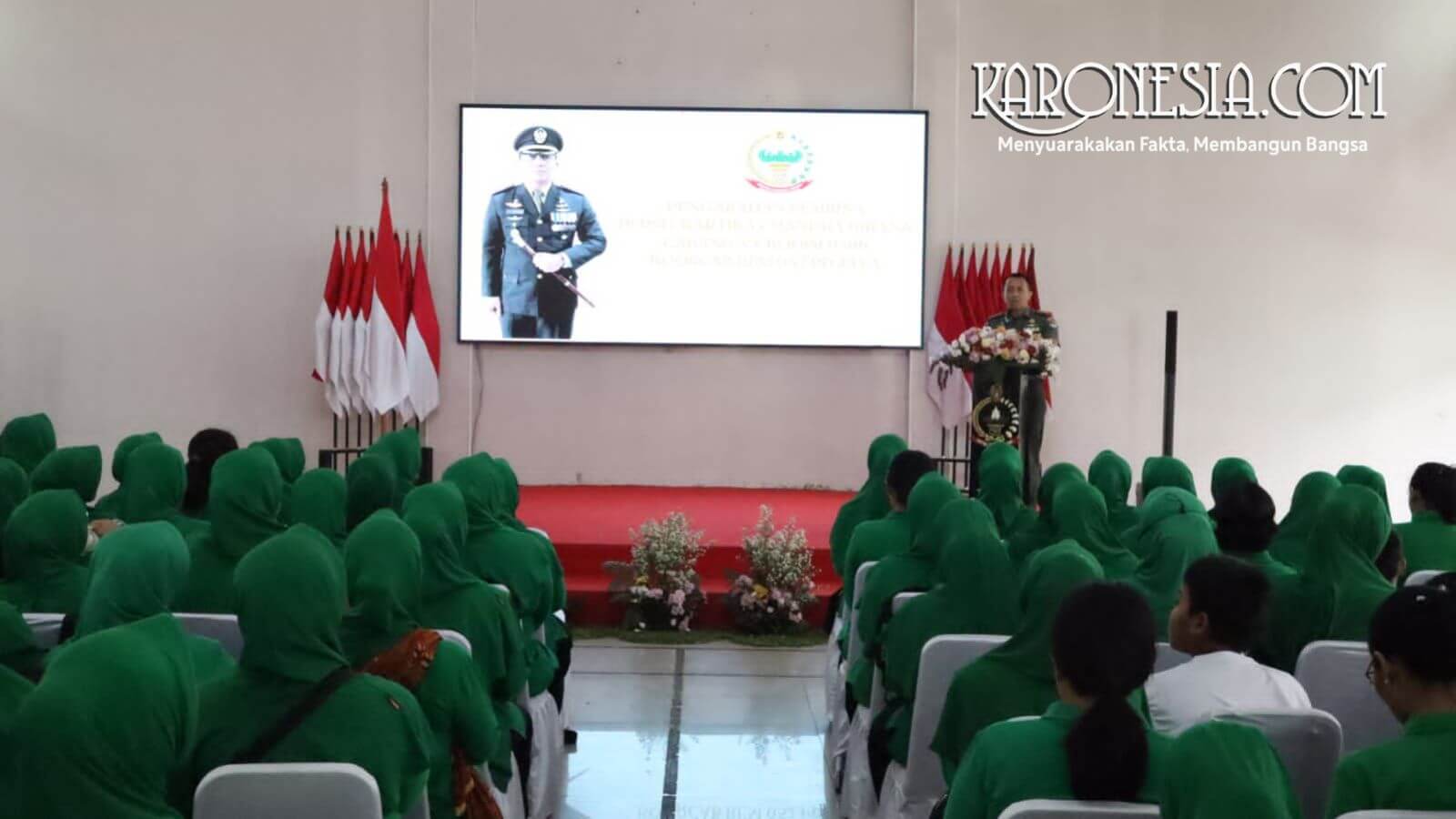Dandim 0506 Tangerang Kolonel Inf Ary Sutrisno memimpin pertemuan gabungan Persit KCK di Aula Kodim 0506