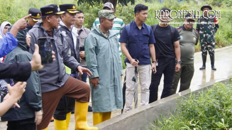 Dandim Bekasi bersama Wali Kota dan Kapolres meninjau kerja bakti pembersihan Danau Duta Harapan Bekasi Utara