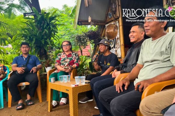 Suasana diskusi NGONSEB komunitas Historia Tangsel membahas peran media dalam pemilu.