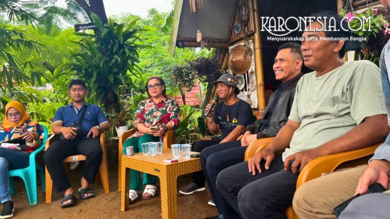 Suasana diskusi NGONSEB komunitas Historia Tangsel membahas peran media dalam pemilu.