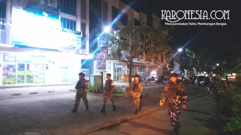 TNI saat patroli malam di jalan raya Panongan Tangerang