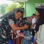 Dandim 0510 Tigaraksa memberikan santunan kepada anak yatim dalam rangka peringatan HUT ke-8 Kodim.