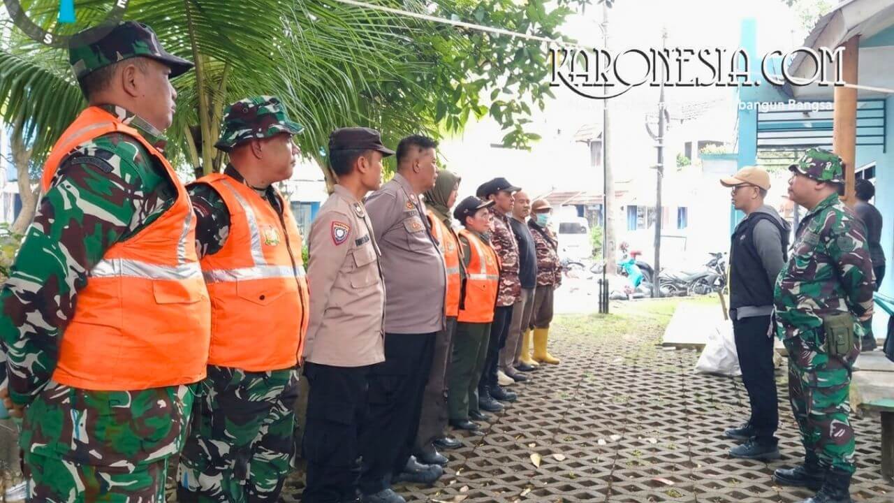 Apel gabungan TNI, Polri, dan warga sebelum aksi bersih Pasar Rengas Ciputat