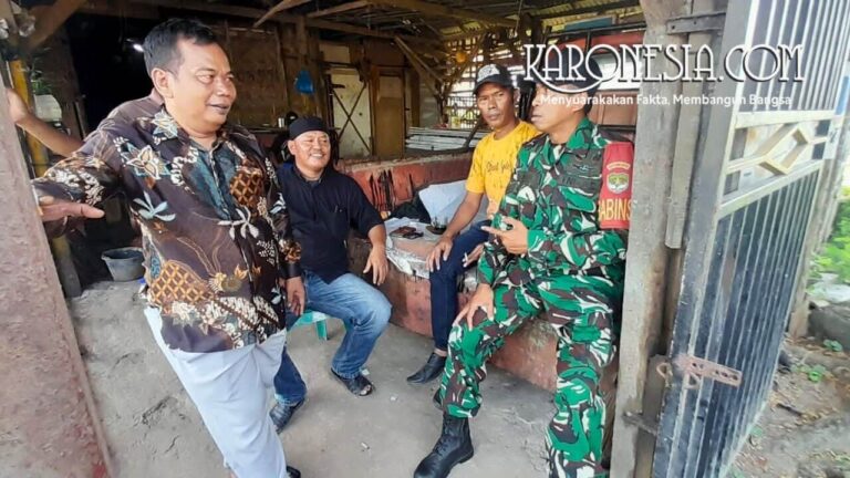Babinsa Kronjo komsos bersama warga Desa Pagenjahan Tangerang