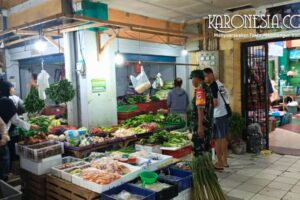 Babinsa Koramil 14/Panongan memantau harga sembako di Pasar City Market Citra Raya Tangerang