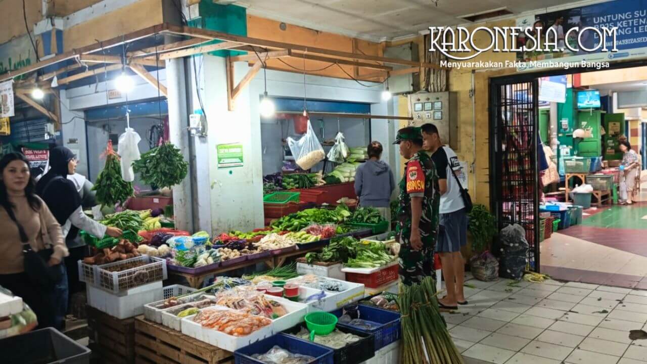 Babinsa Koramil 14/Panongan memantau harga sembako di Pasar City Market Citra Raya Tangerang