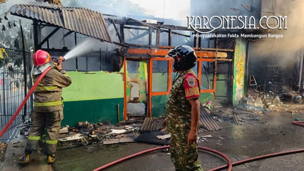 Babinsa Koramil 07 Pondok Aren membantu pemadaman kebakaran Pondok Aren