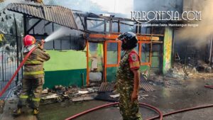 Babinsa Koramil 07 Pondok Aren membantu pemadaman kebakaran Pondok Aren