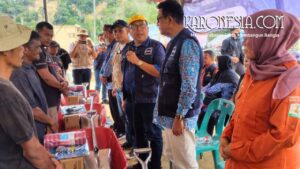 Penyerahan bantuan APINDO kepada korban banjir Aceh Tamiang