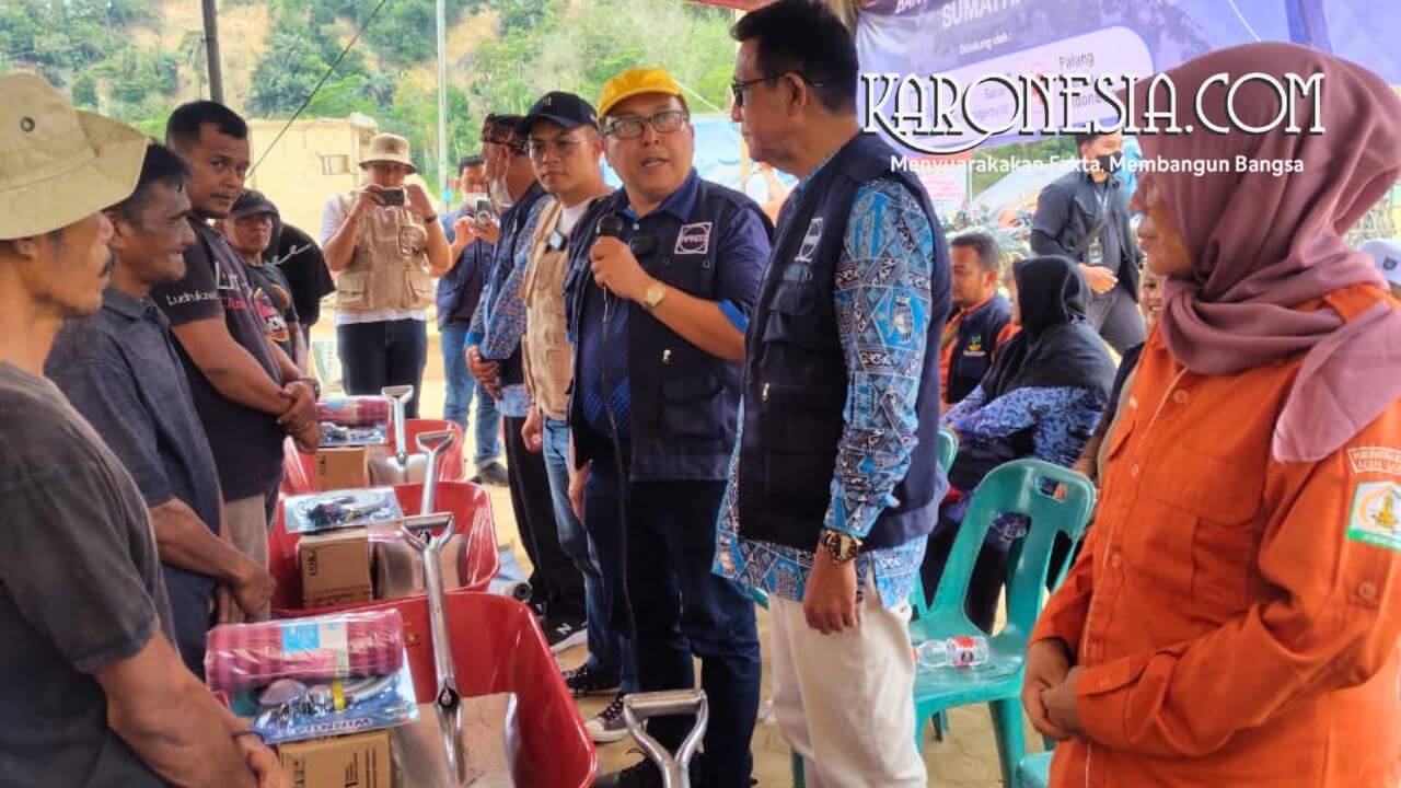 Penyerahan bantuan APINDO kepada korban banjir Aceh Tamiang