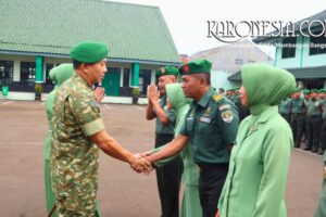 Dandim 0506 Tangerang Kolonel Ary Sutrisno memimpin upacara penerimaan prajurit