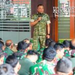 Danrem 052/Wijayakrama Brigjen TNI Faizal Rizal memberi arahan prajurit jelang Ramadan di Makorem Tangerang