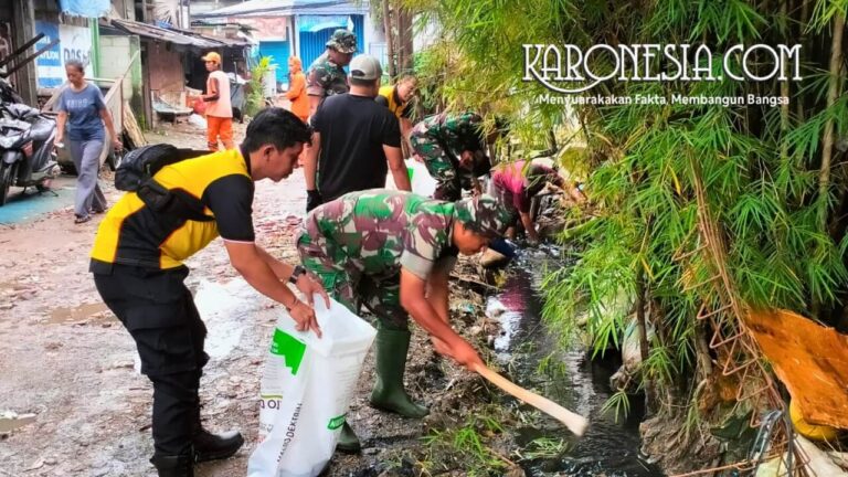 TNI Polri warga kerja bakti Jaga Jakarta Bersih Klender