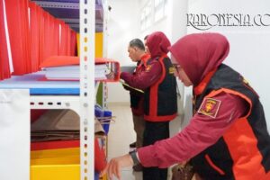 Penyidik Kejati Sumsel melakukan penggeledahan kasus korupsi distribusi semen