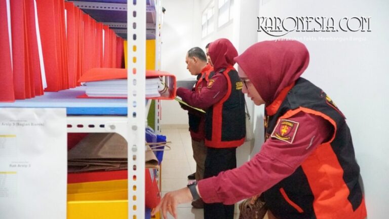 Penyidik Kejati Sumsel melakukan penggeledahan kasus korupsi distribusi semen