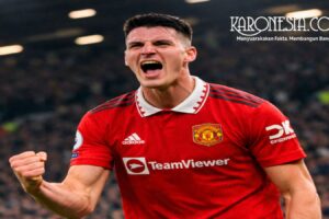 Benjamin Sesko merayakan gol kemenangan Manchester United atas Fulham di Old Trafford.