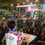 Babinsa patroli siskamling Babinsa bersama warga di Tangerang