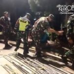 Personil Koramil 03/Teluk Pucung melakukan patroli jalan kaki di kawasan rawan Kota Bekasi saat Ramadhan 2026