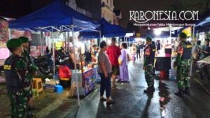 Babinsa Kodim 0506 Tangerang patroli malam bersama warga menjaga kamtibmas