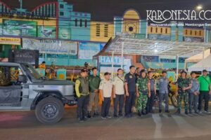 Babinsa dan Warga Gelar Patroli Siskamling, Tingkatkan Keamanan Malam