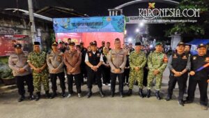 TNI-Polri dan warga gelar pos pantau keamanan di Cipayung Ciputat
