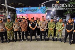 TNI-Polri dan warga gelar pos pantau keamanan di Cipayung Ciputat