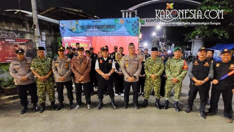 TNI-Polri dan warga gelar pos pantau keamanan di Cipayung Ciputat