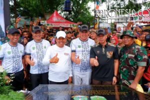 Gubernur Jawa Barat bersama Pangdam Jaya dan Dandim 0507 Bekasi berfoto pada peresmian RTP Padurenan