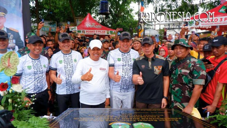 Gubernur Jawa Barat bersama Pangdam Jaya dan Dandim 0507 Bekasi berfoto pada peresmian RTP Padurenan