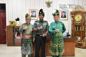 Danrem 031 Wira Bima bersilaturahmi dengan tokoh adat Melayu Riau di Pekanbaru