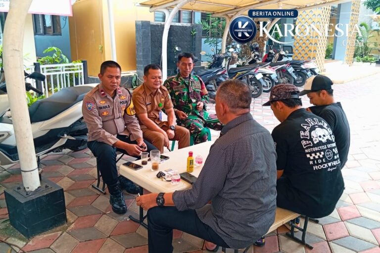 Kegiatan komunikasi sosial antara Babinsa, Bhabinkamtibmas dan warga di Kelurahan Pakulonan Barat, Kabupaten Tangerang