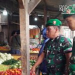 Babinsa Koramil 12 Rajeg cek harga sembako di Pasar Kukun Tangerang