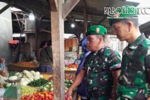Babinsa Koramil 12 Rajeg cek harga sembako di Pasar Kukun Tangerang