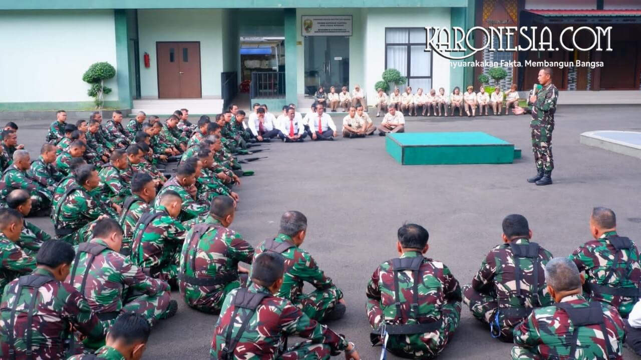 Dandim 0507/Bekasi memberikan Jam Komandan usai Upacara Awal Bulan di Makodim