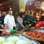 Dandim 0509 Bekasi memantau harga sembako di Pasar Tambun jelang Lebaran