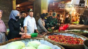 Dandim 0509 Bekasi memantau harga sembako di Pasar Tambun jelang Lebaran
