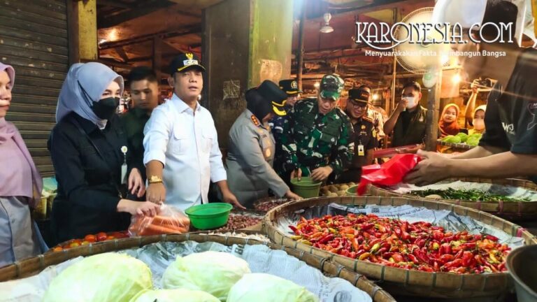 Dandim 0509 Bekasi memantau harga sembako di Pasar Tambun jelang Lebaran