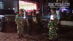 Patroli Babinsa Kodam Jaya di Tangerang saat Ramadhan malam