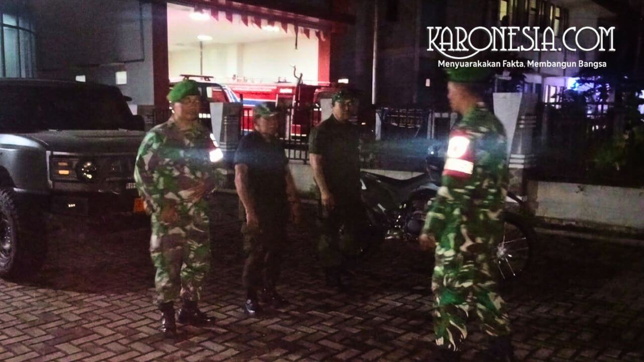 Patroli Babinsa Kodam Jaya di Tangerang saat Ramadhan malam
