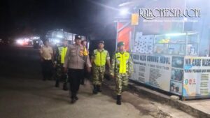 Patroli gabungan TNI-Polri di Bekasi Barat