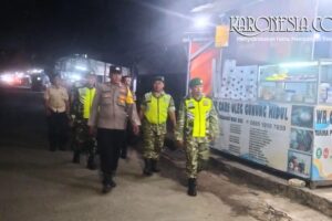 Patroli gabungan TNI-Polri di Bekasi Barat