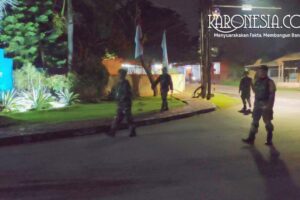 Personel Koramil 09/Mauk patroli malam di pesisir Tangerang